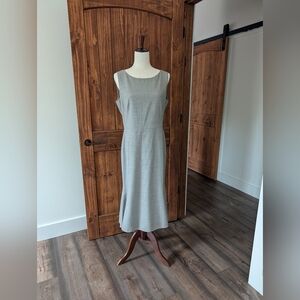 US 12 Max Mara (tag cut out) Elegant Gray Sleeveless Dress